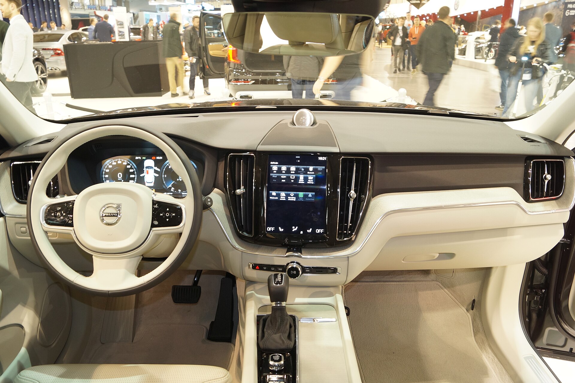 볼보 XC60 플러그인 하이브리드 경쟁 차종과 비교하는 기준 이미지