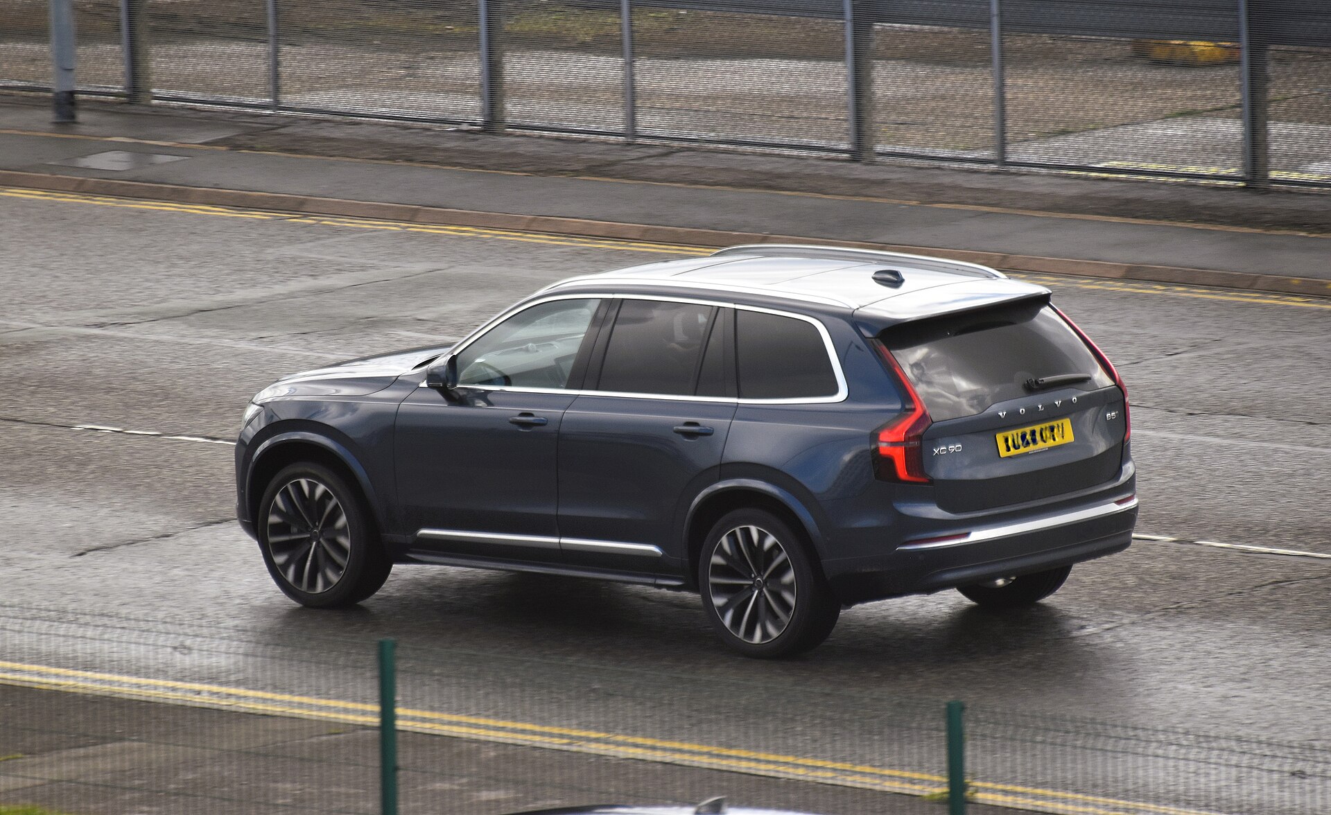 볼보 XC90 플러그인 하이브리드 대표 이미지