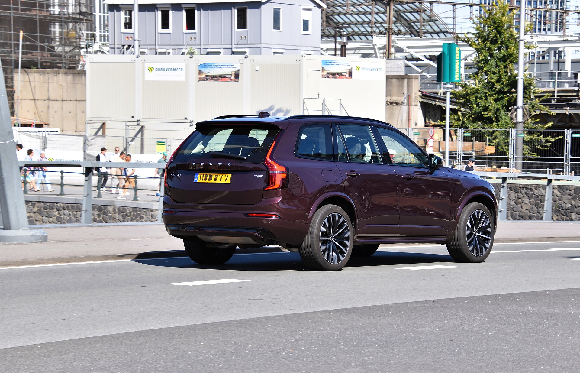 XC90 PHEV 집밥 없이 사도 될까, 공용 충전 현실 대표 이미지