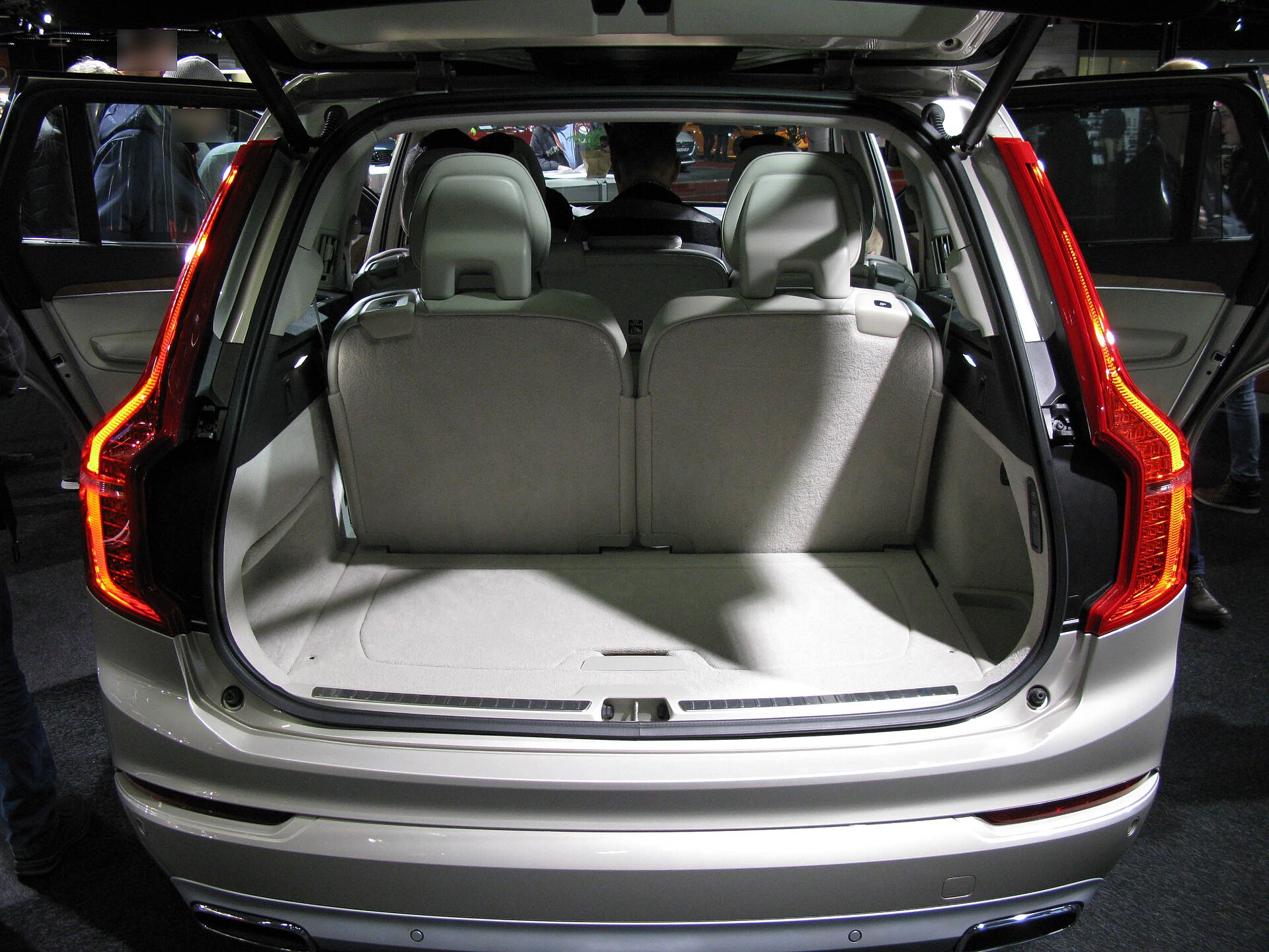 볼보 XC90 플러그인 하이브리드 사용자 후기에서 확인되는 경향 이미지